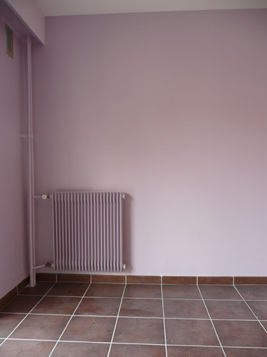 exemple de travaux de peinture n 10 : Nuance de mauve pour les murs, rchauffs par les dalles chocolat